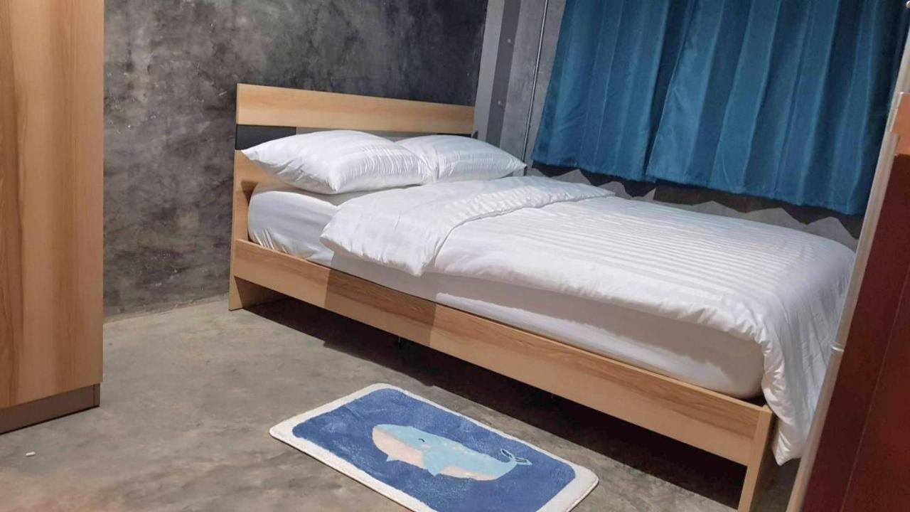 Captain Joe Cafe & Hostel Хуа Хин Екстериор снимка