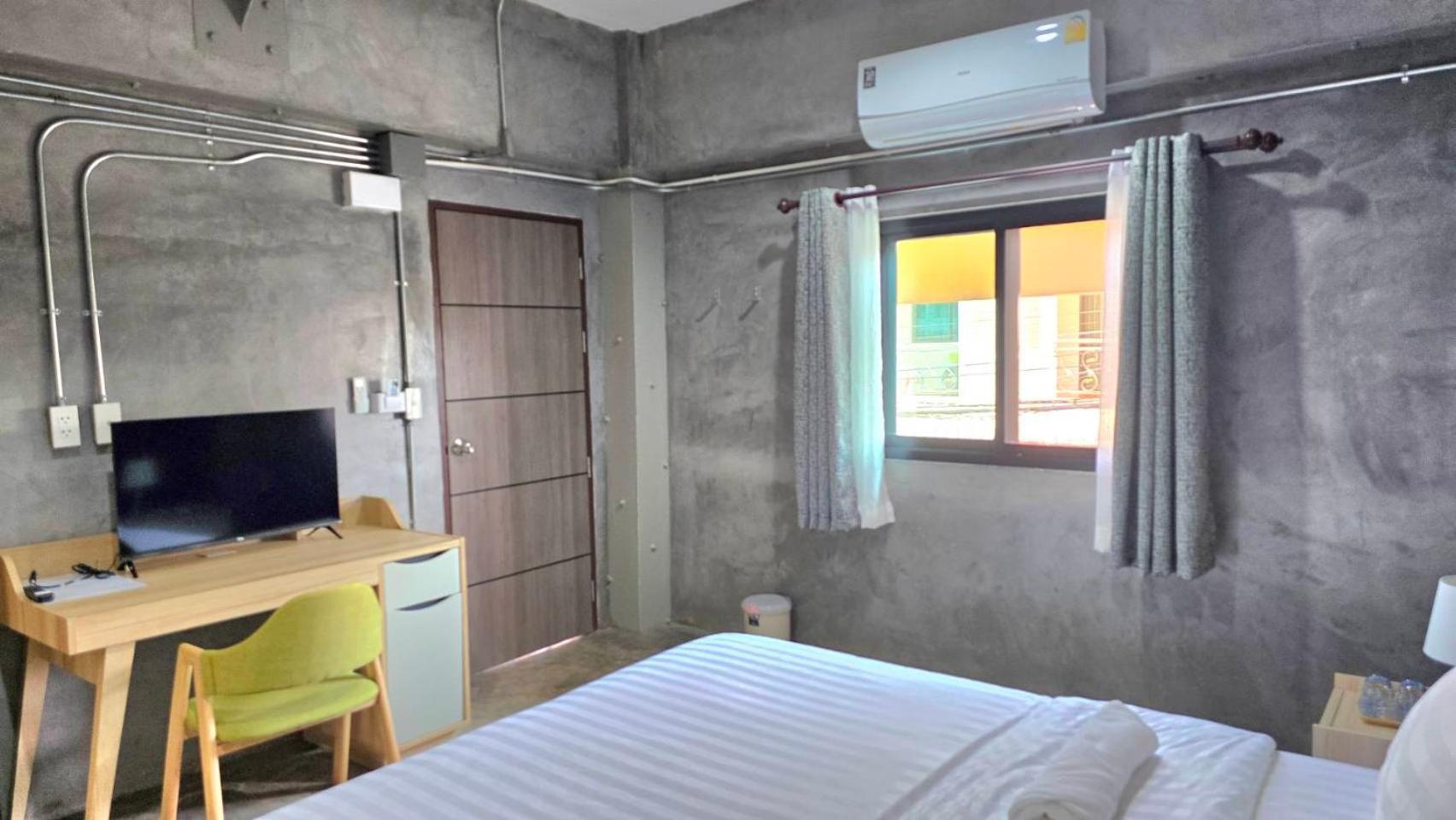 Captain Joe Cafe & Hostel Хуа Хин Екстериор снимка