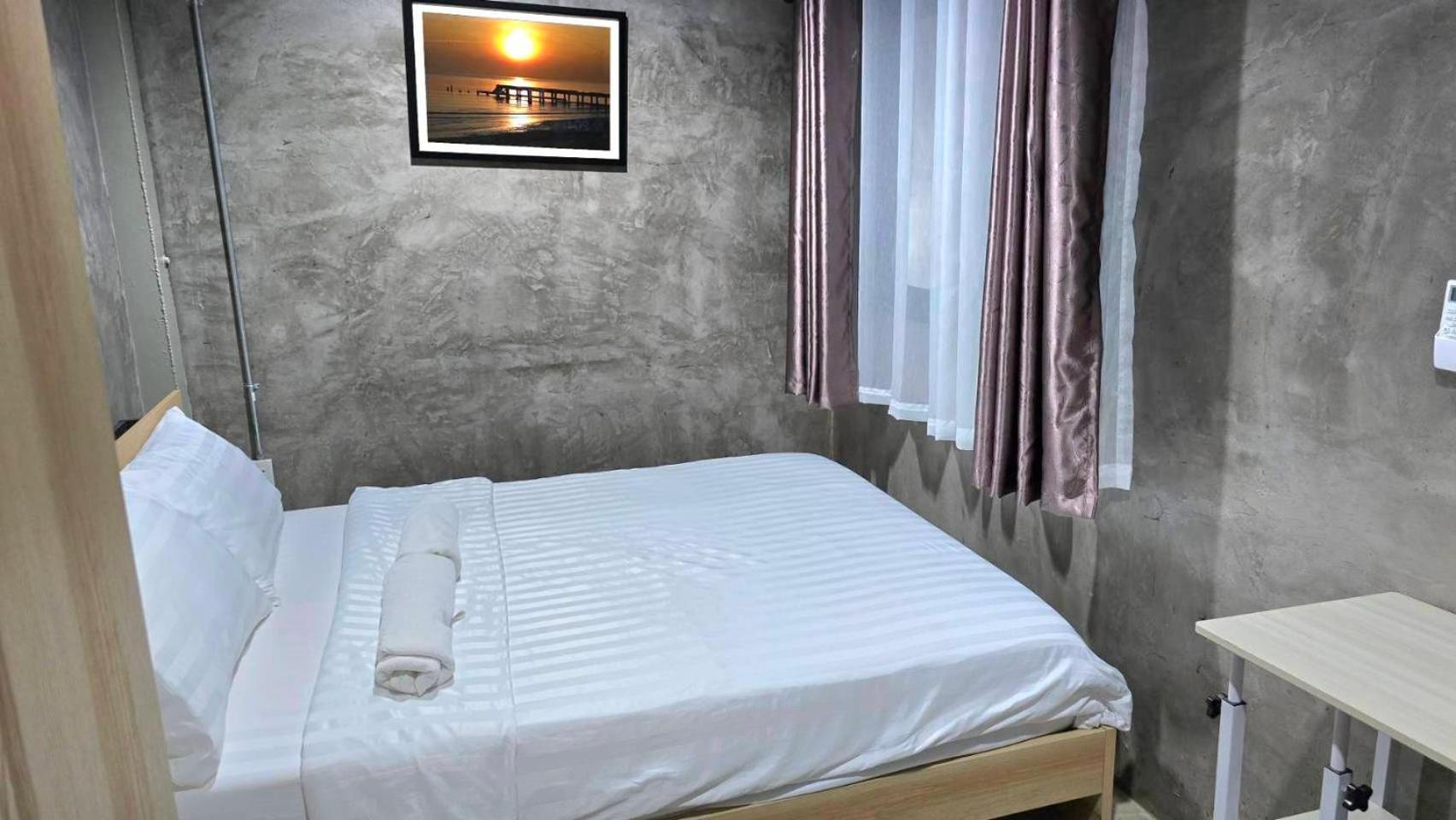 Captain Joe Cafe & Hostel Хуа Хин Екстериор снимка