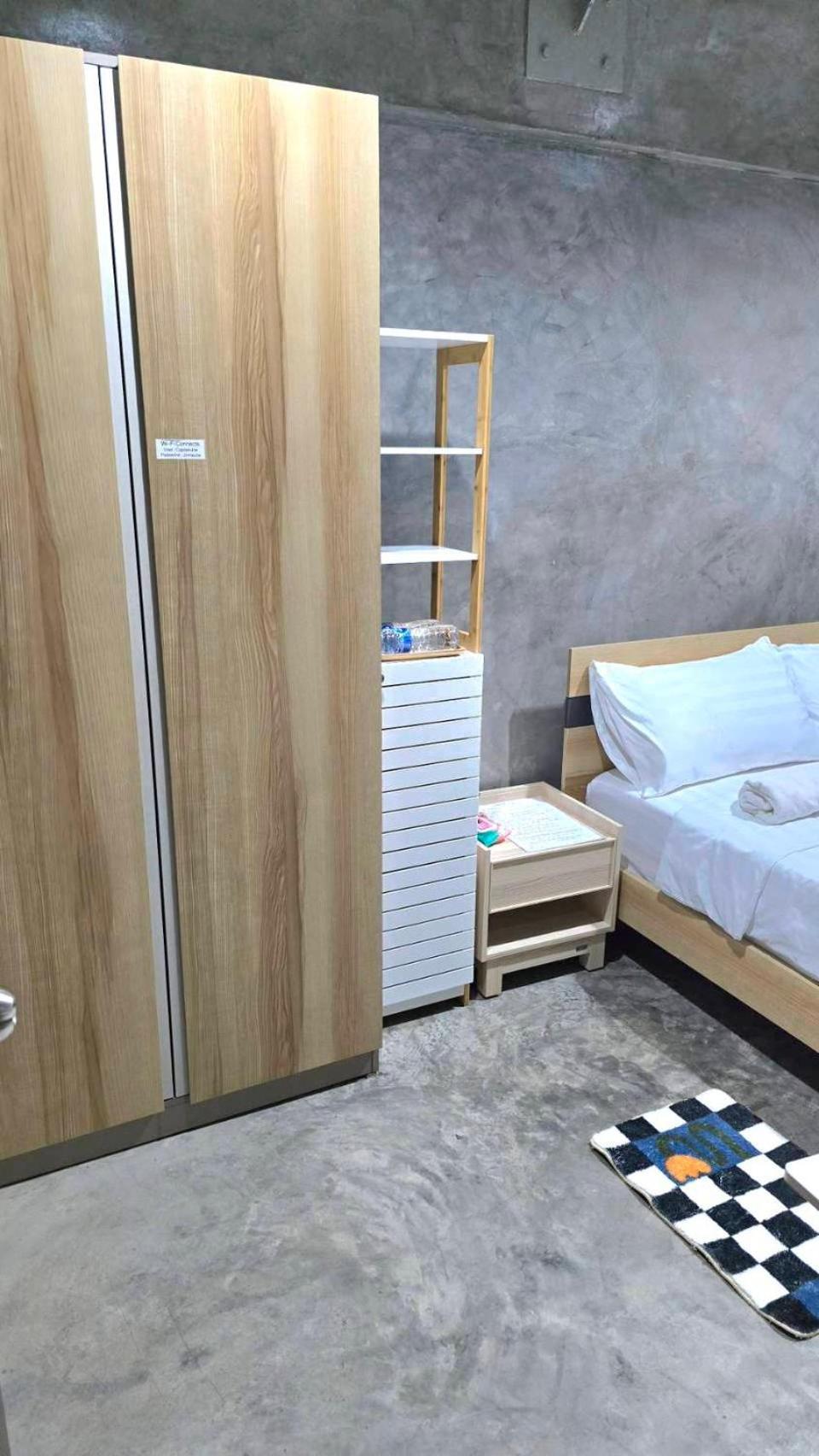 Captain Joe Cafe & Hostel Хуа Хин Екстериор снимка